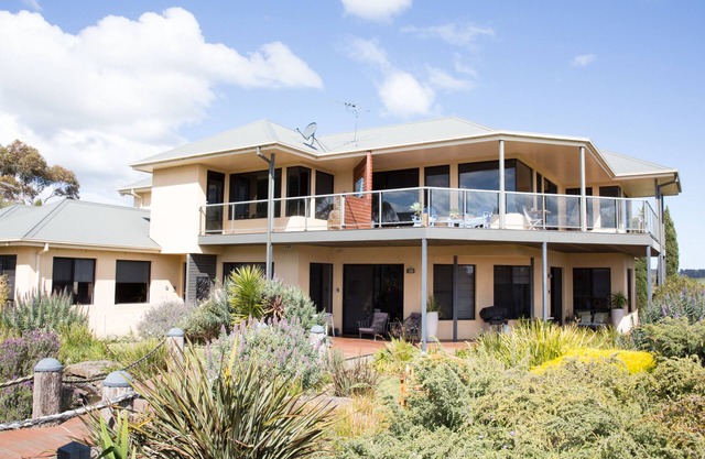 Hilltop Apartments Phillip Island - Adults Only