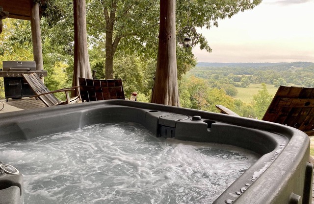 Hilltop Cabin + Hot Tub, Wi-Fi, & Fireplace Bliss