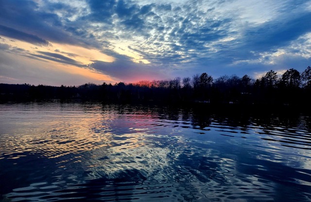 Hilltop Hideaway- Cozy Updated Waterfront Retreat on Tiger Cat Chain of Lakes