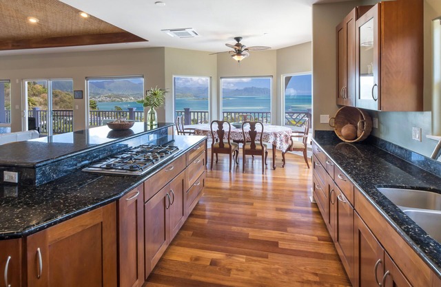 Hilltop Retreat with Postcard View -- minutes to Kailua Beach