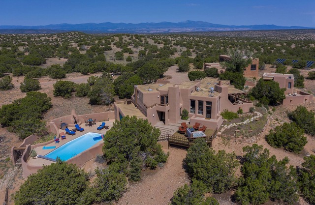 Hilltop, Santa Fe: Pool, 32 Acres, Staggering Views, Luxury Home, Hot Tub, A/C.