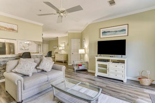 Hilton Head Island Condo with Deck Less Than 1 Mi to Beaches