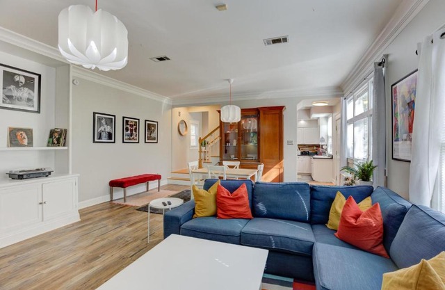 Hip and Spacious Midtown Cottage near Beale Street