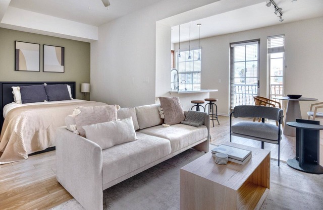 Hip Little Italy Studio w/Gym, BBQ & Pool, nr light rail, by Blueground