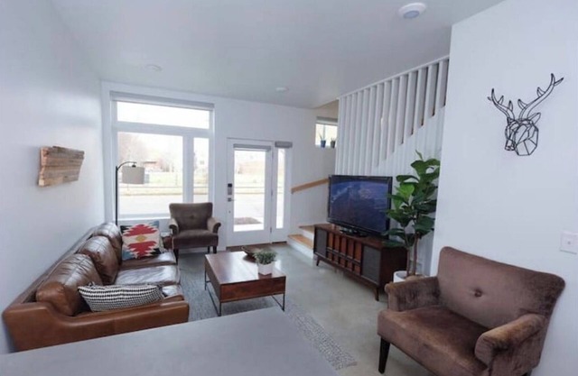 Hip, Modern, Cozy Townhouse in Walkable Southside