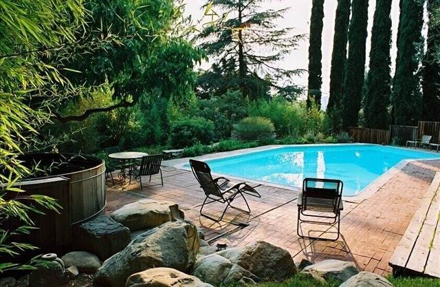 Historic 1907 Craftsman Farmhouse In Ojai Valley