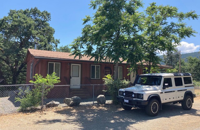 Historic 2-Bedroom Gold Miners Cabin on Trinity River, with Wi-Fi & A/c.