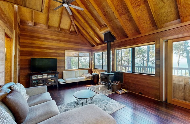 Historic cabin with ocean view, private hot tub, wood stove, & shared pools/tennis