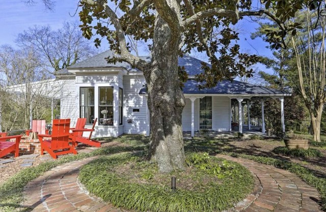 Historic charm in St. Elmo 3BR/3BA situated on over an acre at base of Lookout