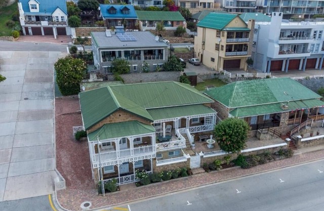 Historic Coastal Gem – 3BR, WiFi, Walk to Lighthouse, Museums & Eateries