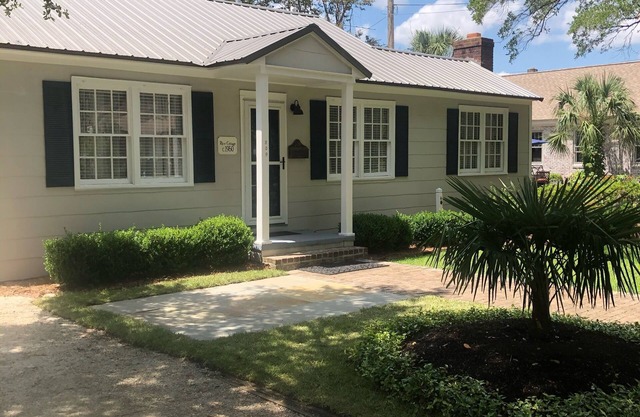 Historic District,3 bedrooms & 2 full baths, one level. Fenced backyard. Porch.