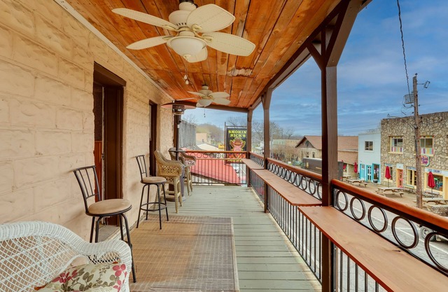 Historic Hardy Home w/Game Room on Main Street