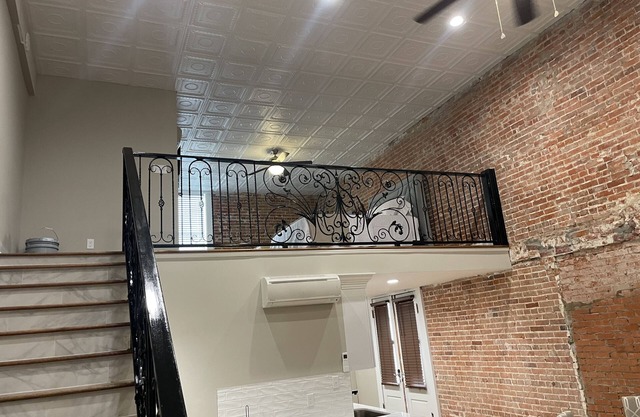 Historic loft apartment sleeps 6 suite B