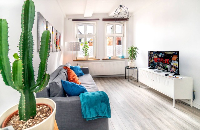 Historic LOFT in a prime location - fast Wi-Fi, Netflix, Smart TV, kitchen
