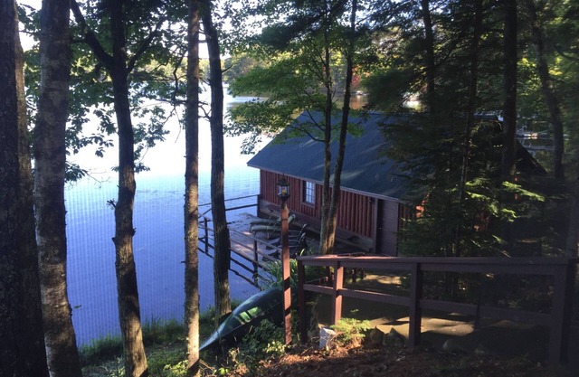 Historic Log Lodge on Quiet Lake