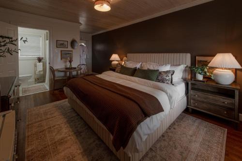 Historic Riverview Inn Three