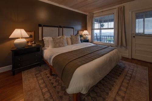 Historic Riverview Inn Five