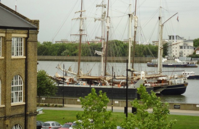 Historic Royal Arsenal, Thames View, Unique Family Apt., WiFi, Great Transport