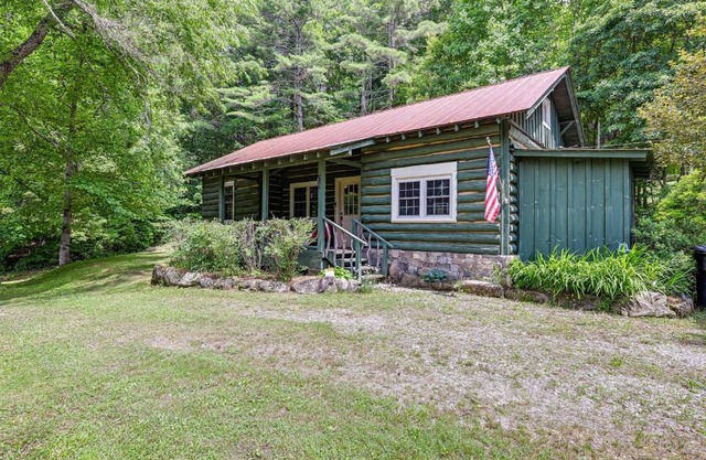 Historic Sapphire Cabin with Porch, Updated Interior