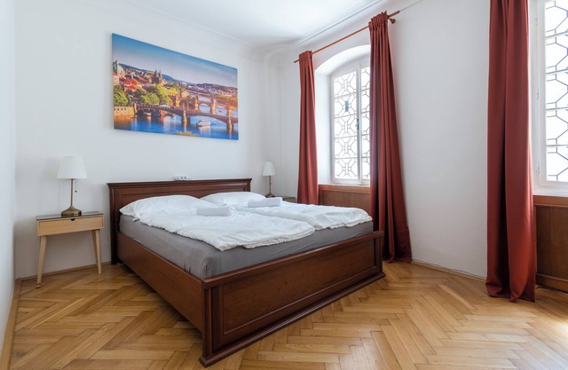𝑯𝑰𝑺𝑻𝑶𝑹𝑰𝑪 𝑺𝑷𝑰𝑹𝑰𝑻 under Prague Castle, Prague Castle 8 Min by Walk