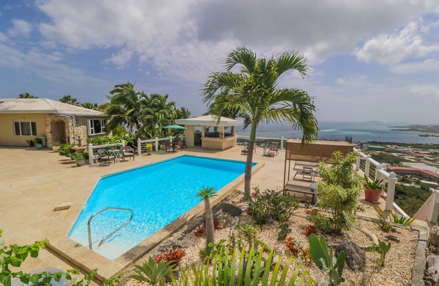 Historical Estate 3 bedrm Home! " GREAT HOUSE" Luxury Rental
