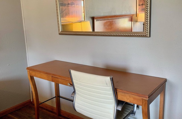 HiWay Inn Express of Elk City