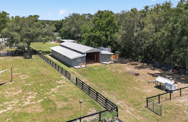 Hobby Farm stay outside The Villages,