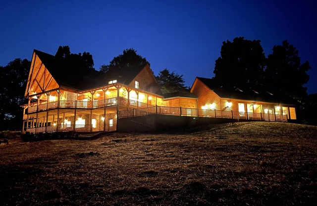 Hocking Hills Laikyns Lodge with Indoor pool- Great View!