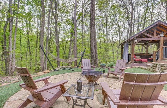 Hocking Hills 'Social Distance Cabin' w/Hot Tub