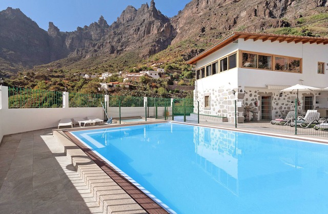 Holiday Home Risco Blanco with Mountain Views, Shared Pool, A/C and Wi-Fi