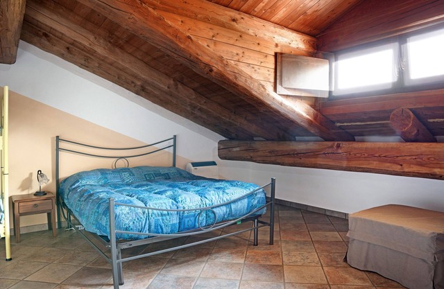 Holiday Apartment 'Anemone Tano Di Grich'"with Mountain View, 2 Balconies & Shared Terrace