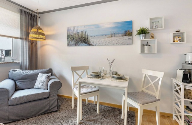 Holiday Apartment 'Am Hohentwiel' with Mountain View, Private Terrace and Wi-Fi