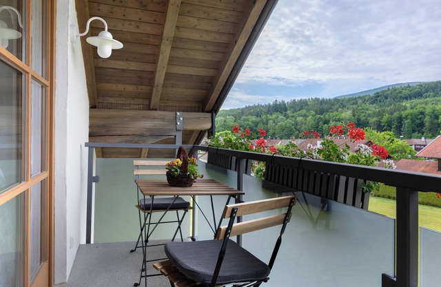 Holiday Apartment 'Am Teisenberg' with Private Garden, Balcony and Wi-Fi