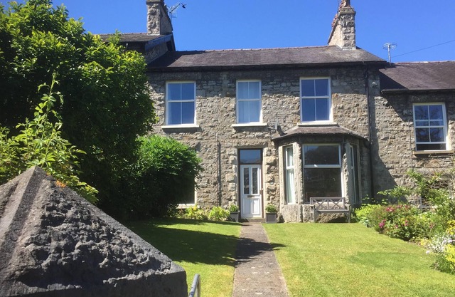 Holiday apartment in lovely scenic location minutes from waterfront