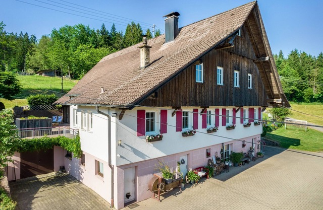 Holiday Apartment "Klausenhansenhof" with Shared Terrace and Wi-Fi