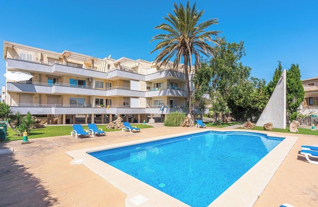 Holiday Apartment "Veleta ll" close to Beach with Sea View, Shared Pool & Wi-Fi