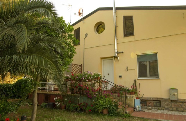 Holiday flat near the sea on the Tuscan coast opposite the Island of Elba
