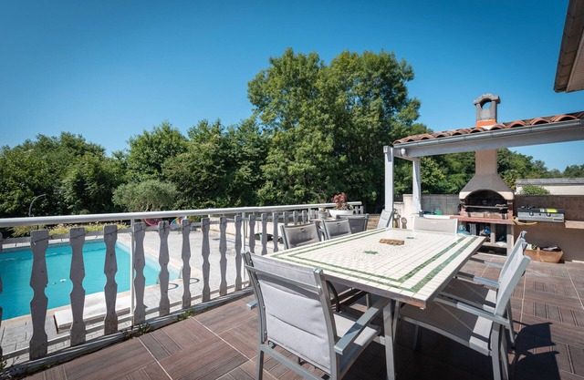 Holiday Home 'Maison Zoé' with Private Pool, Private Terrace and Wi-Fi