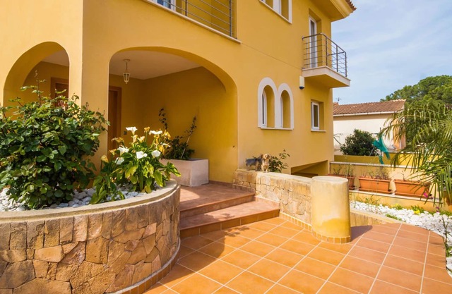 Holiday Home Casa Can Pacheco with Sea View, Pool & Wi-Fi