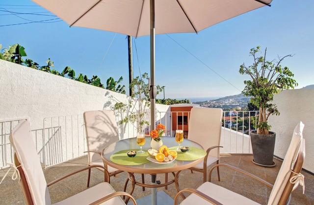 Holiday Home 'A Minha Casa' with Sea View, Private Terrace and Wi-Fi