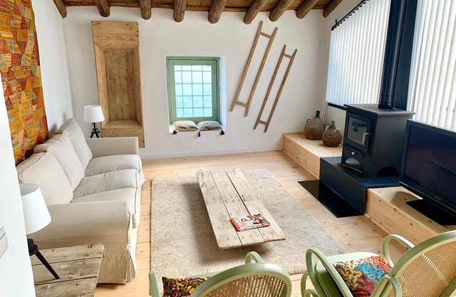 Holiday Home “Astarte House 6pax up” with Terrace; Street Parking Available