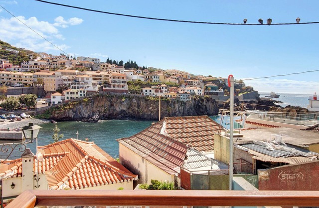 Holiday Home "Casa do Calhau" close to the Sea with Private Terrace & Wi-Fi