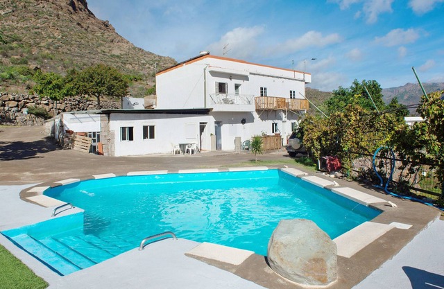 Holiday Home "Casa Aguacate" with Mountain View, Pool & Wi-Fi