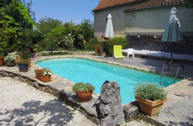 Holiday Home 'Le Tonnelier' with Private Pool, Shared Terrace and Wi-Fi