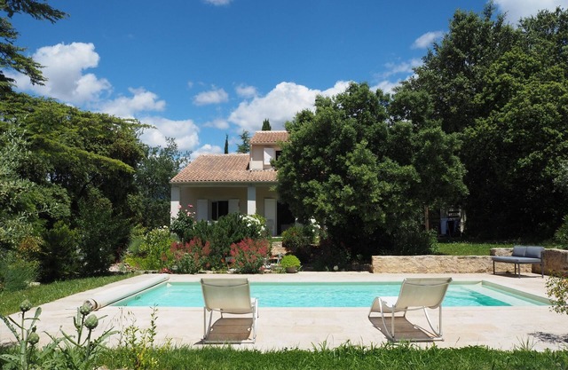 Holiday Home in Villes-sur-Auzon with Pool