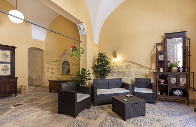 Holiday Home 'Il Ficus' with Private Terrace, Wi-Fi and Air Conditioning