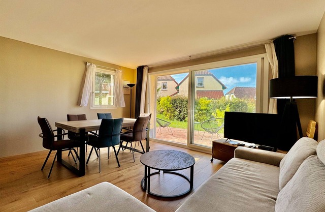 Holiday Home 'Les Pins Stella Plage' with Private Terrace, Wi-Fi and Air Conditioning