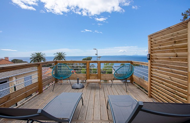 Holiday Home "Lodge Vue Mer" close to the Beach with Pool & Wi-Fi