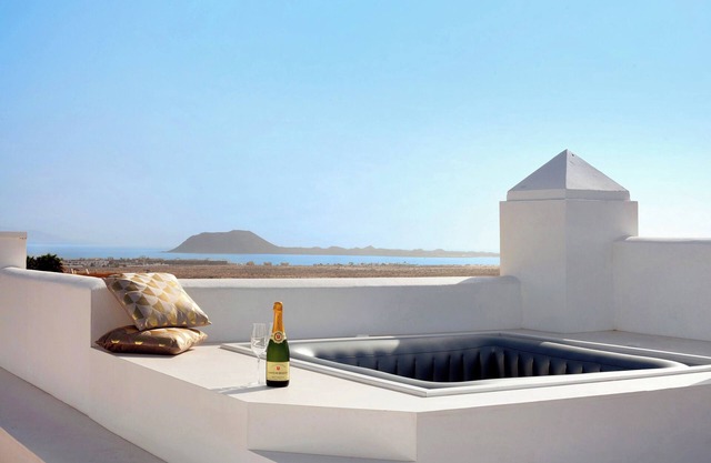 Holiday Home 'Luxury Ocean View' with Sea View and Shared Pool