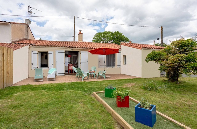 Holiday Home 'Maison Calme' with Private Terrace, Private Garden and Wi-Fi
